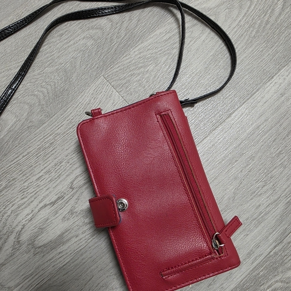 Nautica Red RFID Protected Phone Crossbody Wallet - Like New! ❤️ - Picture 3 of 4